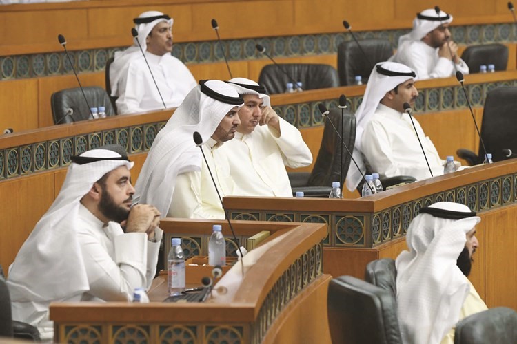 النواب أثناء الجلسة﻿