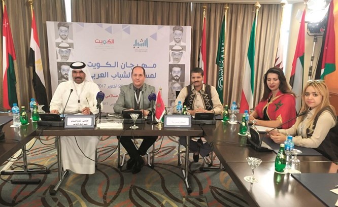 الوفد المغربي ورئيس المركز الاعلامي الزميل مفرح الشمري اثناء الجلسة الحوارية﻿