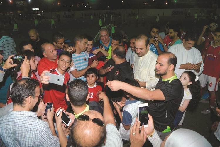 ترحيب حاشد من الأهالي بالنجم بيبو ﻿