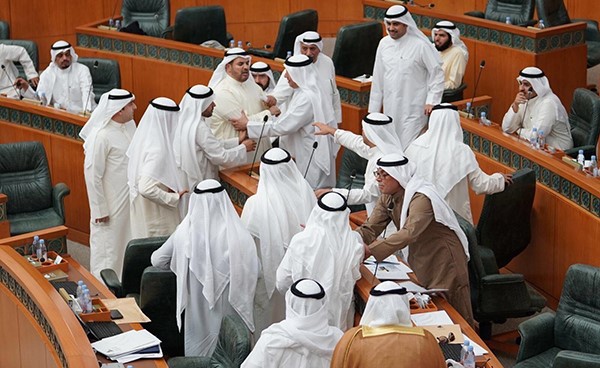 ‏سجال بين وزير الداخلية وحمدان العازمي.. وعسكر يتدخل