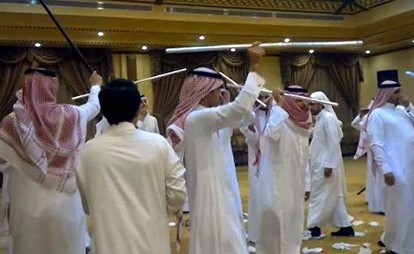 هدية لعريس سعودي تؤدي إلى مقاضاة صاحبها!