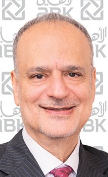 ميشال العقاد﻿