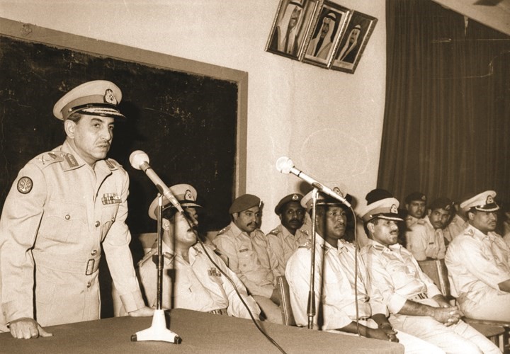  ومحاضرا في الطلبة العسكريين﻿