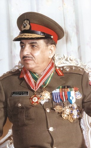 الرئيس الأسبق لرئاسة الاركان العامة للجيش الفريق الركن متقاعد عبدالله فراج الغانم (رحمه الله)﻿
