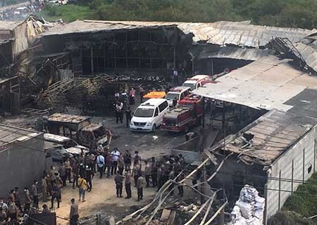 27 قتيلاً و35 جريحاً جراء انفجار بمصنع للألعاب النارية في أندونيسيا