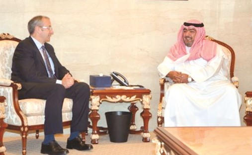 الشيخ ثامر العلي مستقبلا السفير مايكل دافنبورت﻿