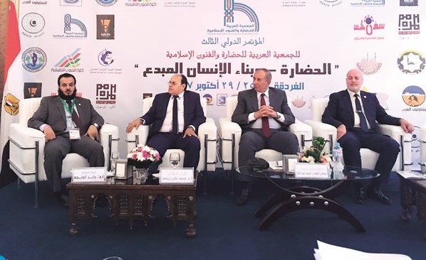 د.جابر الوندة لدى مشاركته بأنشطة المؤتمر﻿
