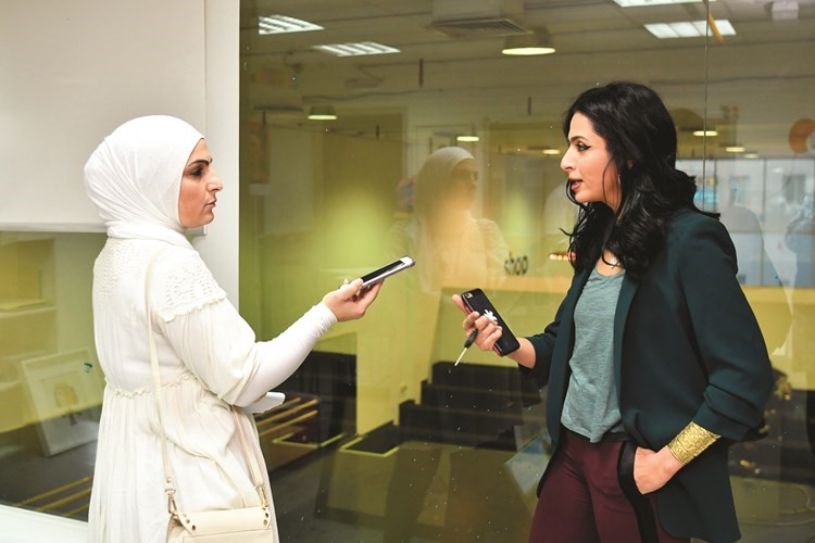  فرح البابطين متحدثة للزميلة دارين العلي -(فريال حماد)﻿