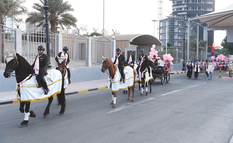 جانب من مسيرة الخيول		(أحمد علي)﻿