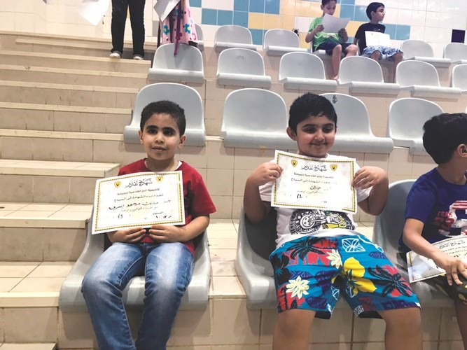 الطفلان مالك محمد يسري وايان حسنين بعد تكريمهما