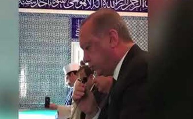 بالفيديو.. أردوغان يتلو القرآن بافتتاح أحد المساجد في أنقرة