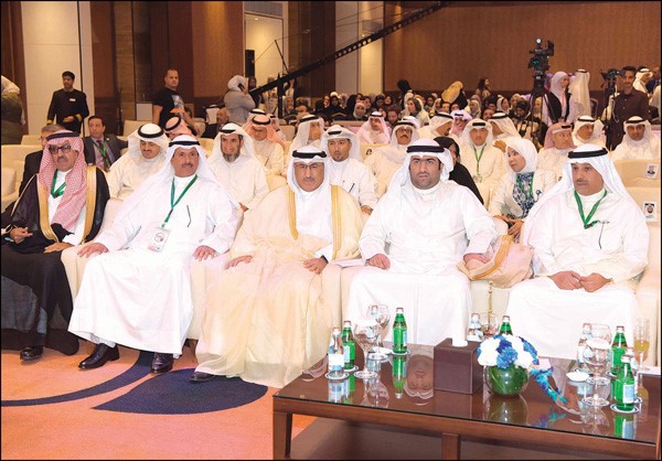 الوزيران خالد الروضان ود.محمد الفارس يتقدمان حضور مؤتمر «الرياضة العربية بين الممارسة والمنافسة»  (محمد هنداوي)