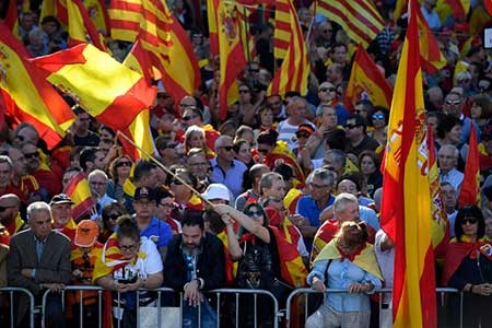 برشلونة تستعد لمظاهرات رافضة لانفصال كتالونيا عن إسبانيا