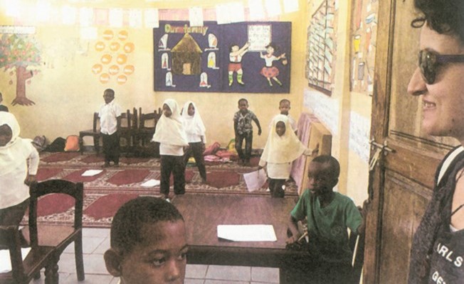 زيارة إحدى المدارس في تنزانيا﻿