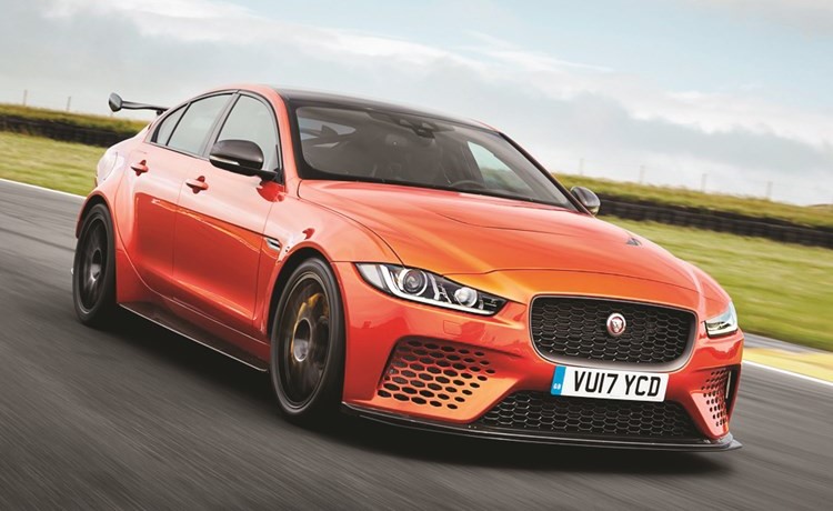 «جاكوار لاند روفر» تعرض «XE SV Project 8» في «دبي الدولي للسيارات»