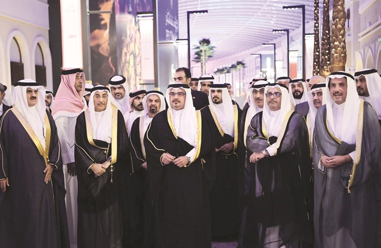 ولي عهد البحرين ومحمد الشايع أثناء الافتتاح ﻿