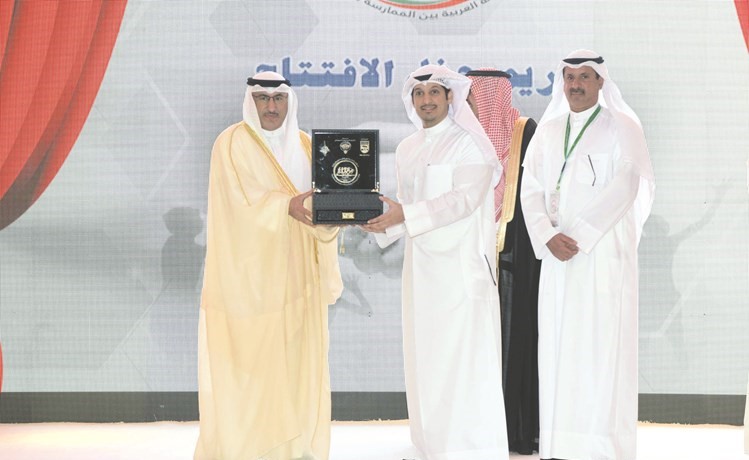  وتكريم عبدالرحمن المطيري﻿