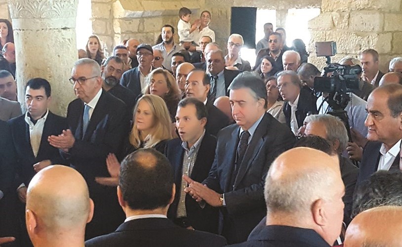 رئيس التيار الوطني الحر وزير الخارجية جبران باسيل خلال جولته في دير القمر بمنطقة الشوف(محمود الطويل)﻿