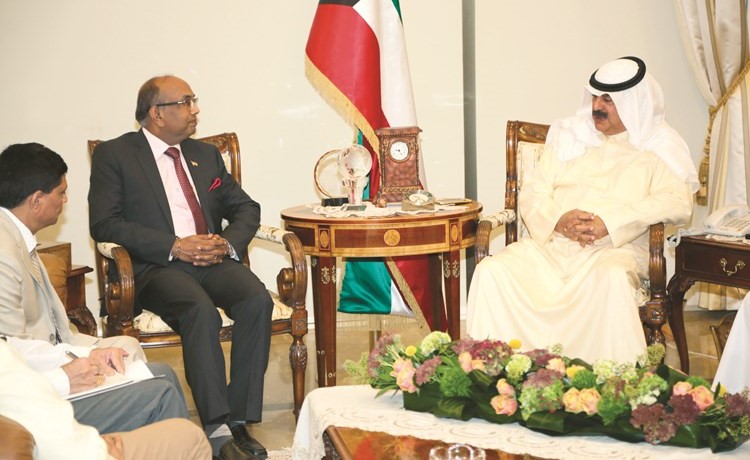 خالد الجارالله خلال لقائه السفير الهندي سوتيل جين﻿