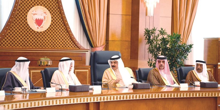 عاهل البحرين الملك حمد بن عيسى يترأس جلسة مجلس الوزراء 	(بنا)﻿