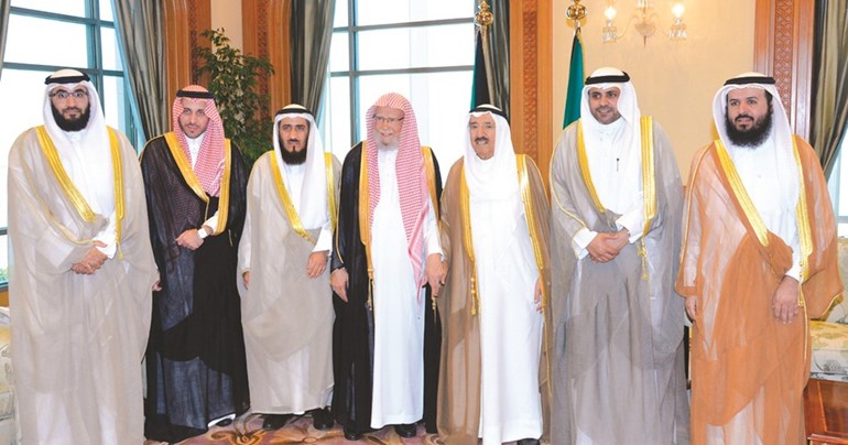 صاحب السمو مستقبلا عضو هيئة كبار العلماء والمستشار بالديوان الملكي ووزير الشؤون الإسلامية والأوقاف السابق ورئيس رابطة العالم الإسلامي السابق بالسعودية د.عبدالله بن عبدالمحسن التركي والوفد المرافق له﻿