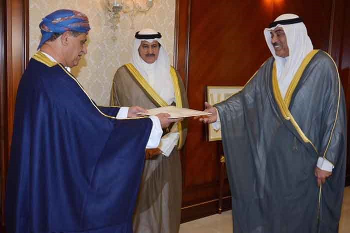 الشيخ صباح الخالد يتسلم نسخة من أوراق اعتماد سفير سلطنة عمان