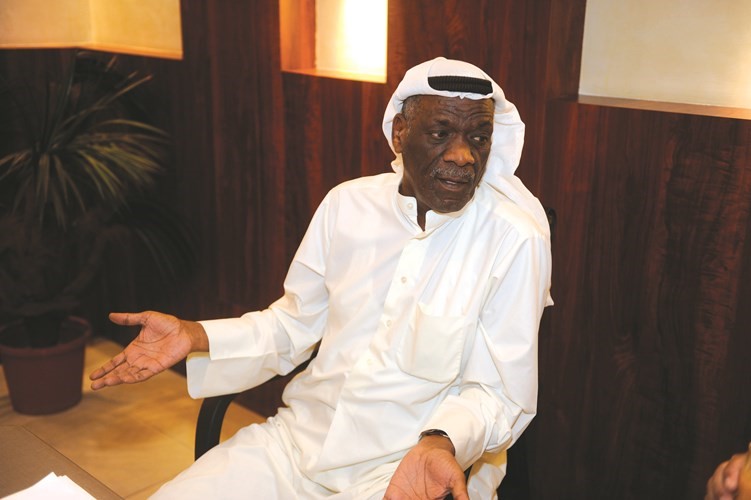 بالفيديو.. الفنان خالد الملا: أقرأ القرآن بعد الفجر وحججت عام 1986 وذاكرتي بمنطقة الشامية .. والفضالة أفضل مطرب كويتي