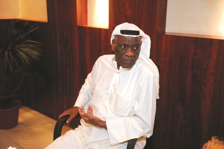 بالفيديو.. الفنان خالد الملا: أقرأ القرآن بعد الفجر وحججت عام 1986 وذاكرتي بمنطقة الشامية .. والفضالة أفضل مطرب كويتي