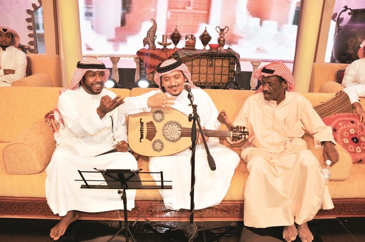  ومع عبود خواجة وسعد جمعة اثناء تصوير جلسة طرب﻿