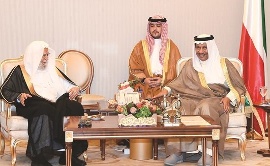 سمو رئيس الوزراء الشيخ جابر المبارك مستقبلا الشيخ د.عبدالله التركي﻿