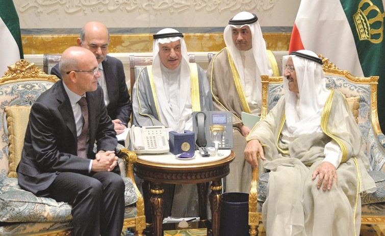 صاحب السمو الأمير الشيخ صباح الأحمد مستقبلا نائب رئيس الوزراء التركي مهمت شمشيك ﻿