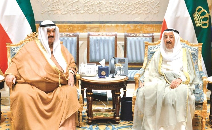 صاحب السمو الأمير الشيخ صباح الأحمد مستقبلا سمو الشيخ ناصر المحمد ﻿