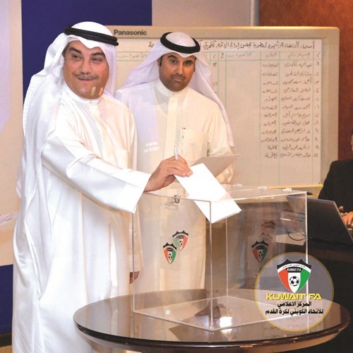  ورئيس النادي العربي جمال الكاظمي يدلي بصوته﻿