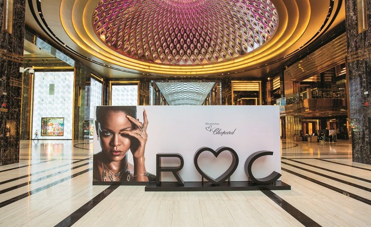 منصة «شوبارد» تعرض روائع مجوهرات مجموعتي RIHANNA CHOPARD وIce Cube Pure