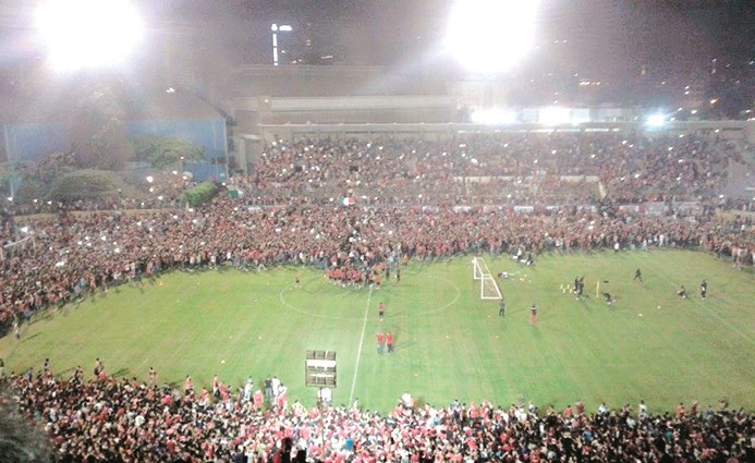 جماهير الاهلى احتلت الملعب﻿