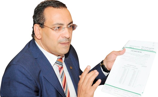  علاء سليم  مستعرضا وثيقة «مزايا»