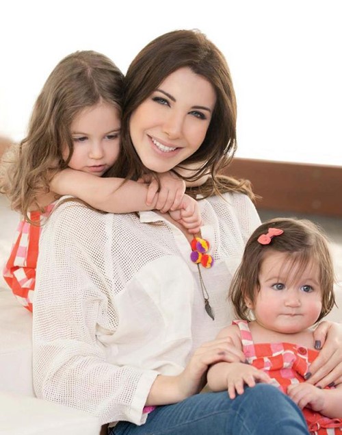 بالفيديو.. مي العيدان ووعد تسخران من نانسي عجرم وابنتها.. ووعد تبرر