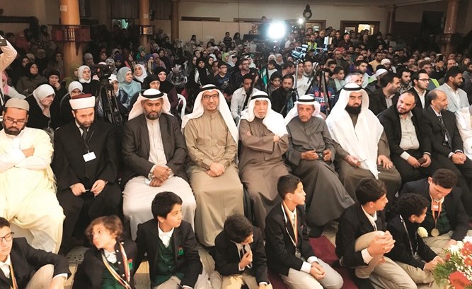 د. خالد المذكور يتوسط د.القراوي ود.الفليج والجارالله والحسيني﻿