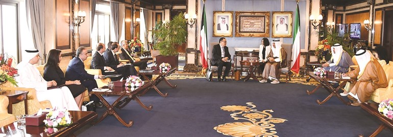 سمو رئيس الوزراء الشيخ جابر المبارك مستقبلا أنس الصالح والمدير المنتدب والرئيس التنفيذي الإداري الجديد لمجموعة البنك الدولي شاولين يانغ﻿