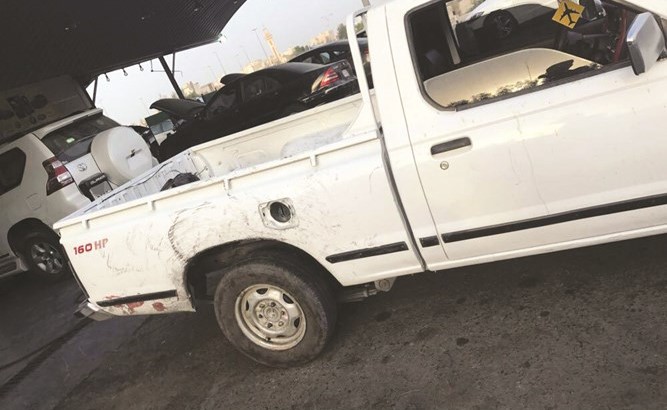 المركبة المخالفة قبل إحالتها إلى كراج الحجز﻿