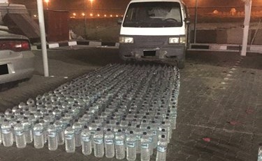 الخمور المضبوطة في طريقها للإتلاف﻿