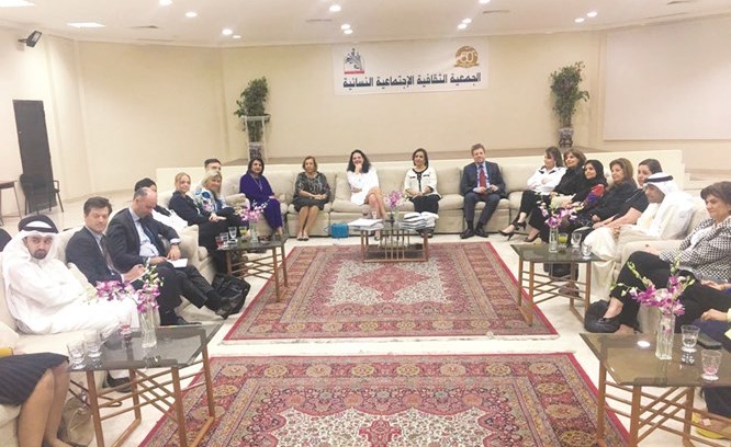 الوفد خلال الزيارة ﻿