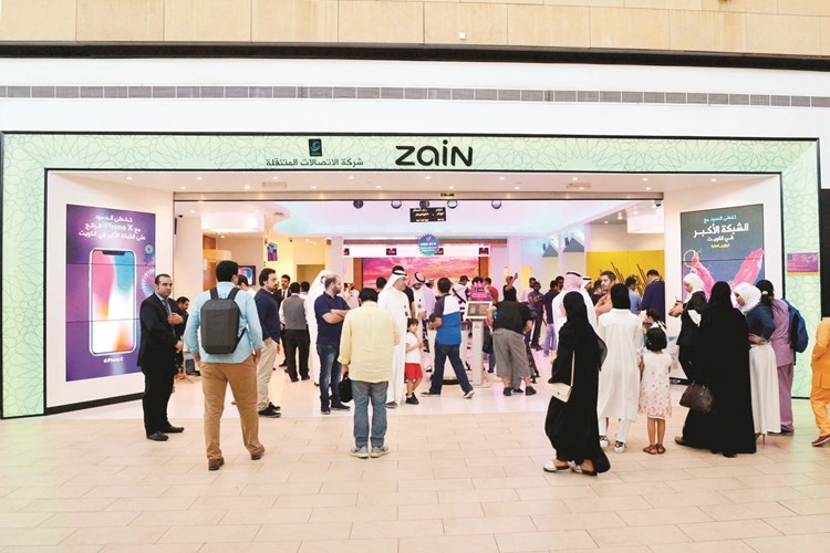 إقبال جماهيري كثيف على فرع زين الأفنيوز﻿