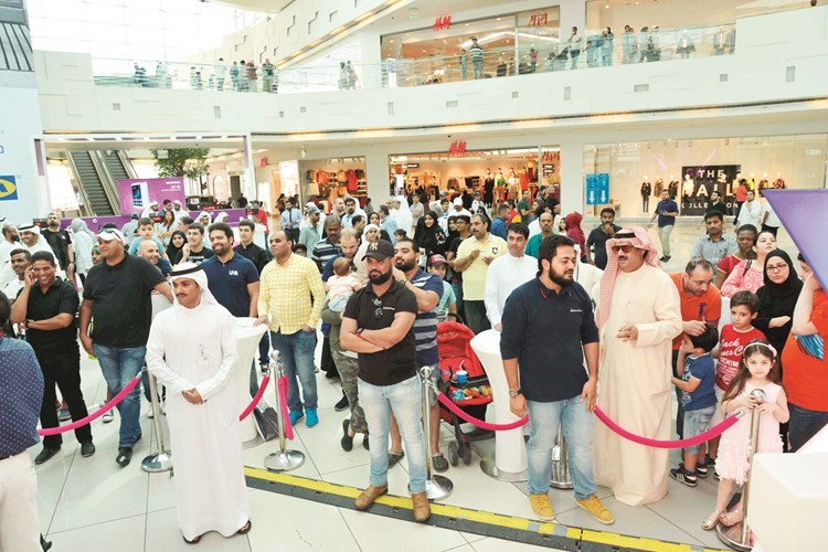 إقبال جماهيري﻿
