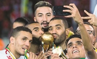 أبطال الوداد فرحين بالكأس﻿