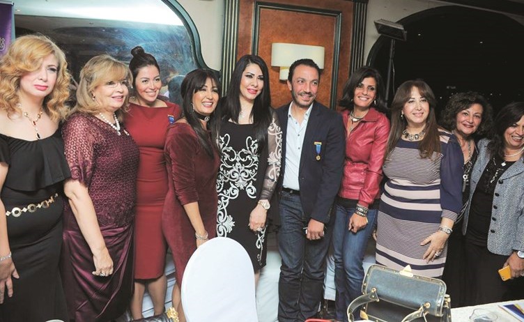 ابطال مسلسل بين عالمين في لقطة جماعية﻿