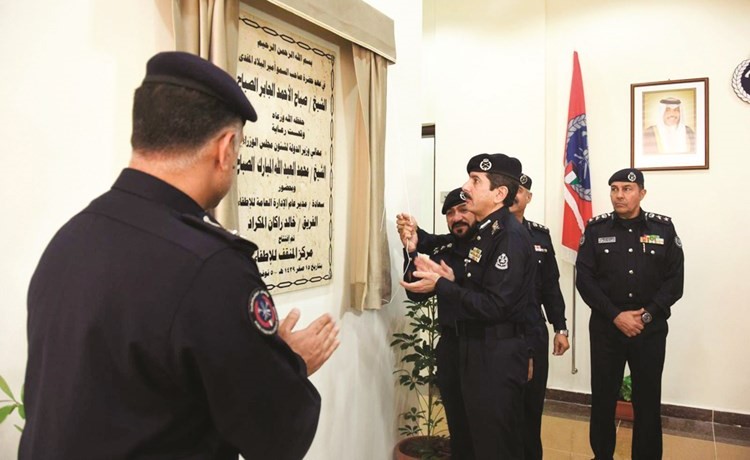 الفريق المكراد يزيح الستار عن لوحة الافتتاح﻿