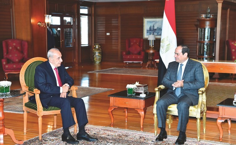الرئيس المصري عبدالفتاح السيسي مستقبلا رئيس مجلس النواب اللبناني نبيه بري في شرم الشيخ امس﻿