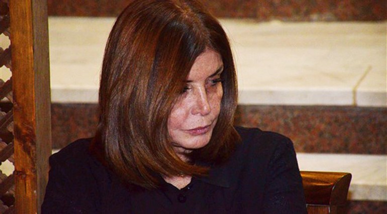 بالصور.. شهيرة تتلقي عزاء شقيقها في غياب محمود ياسين