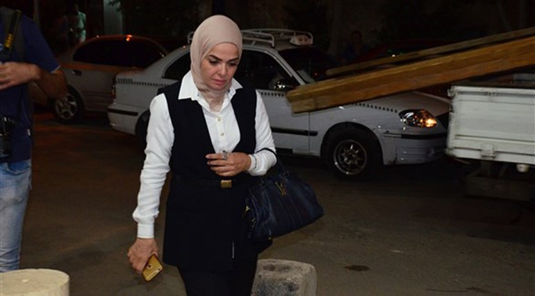 بالصور.. شهيرة تتلقي عزاء شقيقها في غياب محمود ياسين